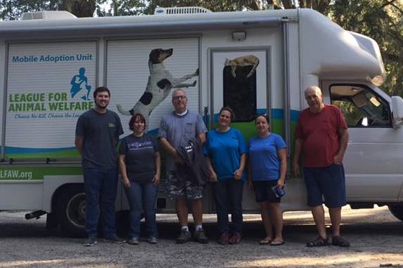 (L-R) Daniel Clifton and Chelsea Bower, Gainesville Pet Rescue, and League transport team, Bruce Walters, Carrie Leary, Leah Marks and Mike Callihan